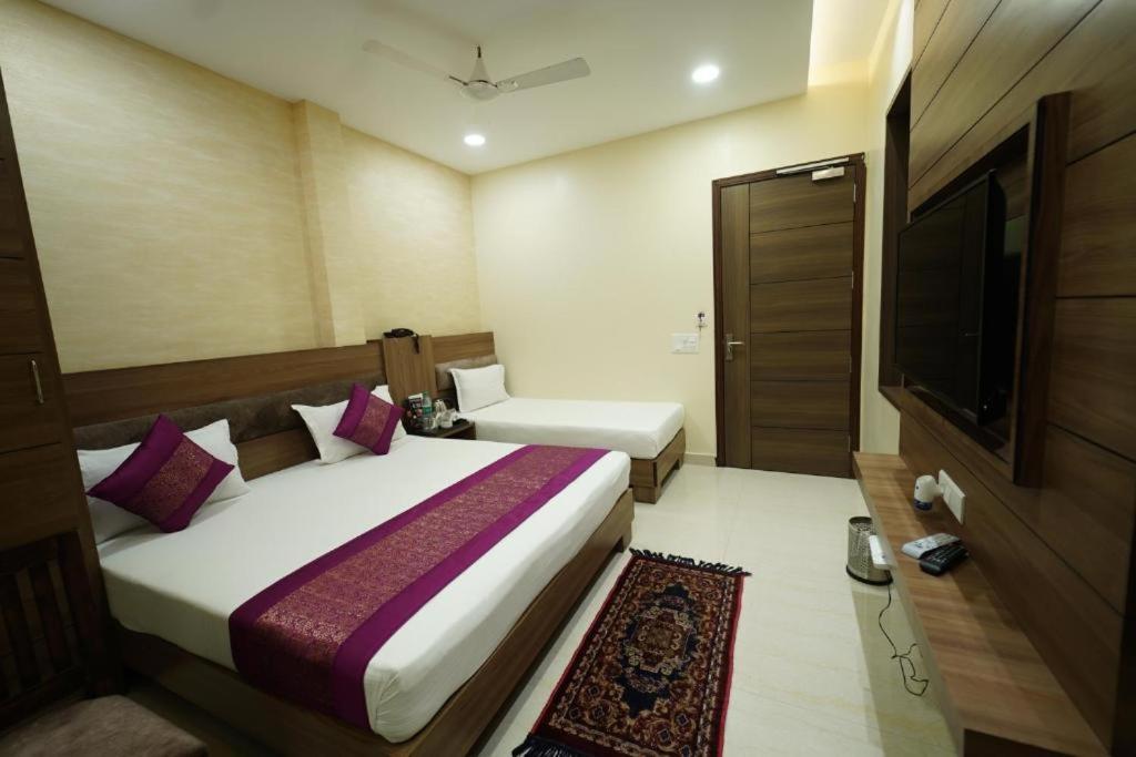Swaran Hotel Amritsar Esterno foto