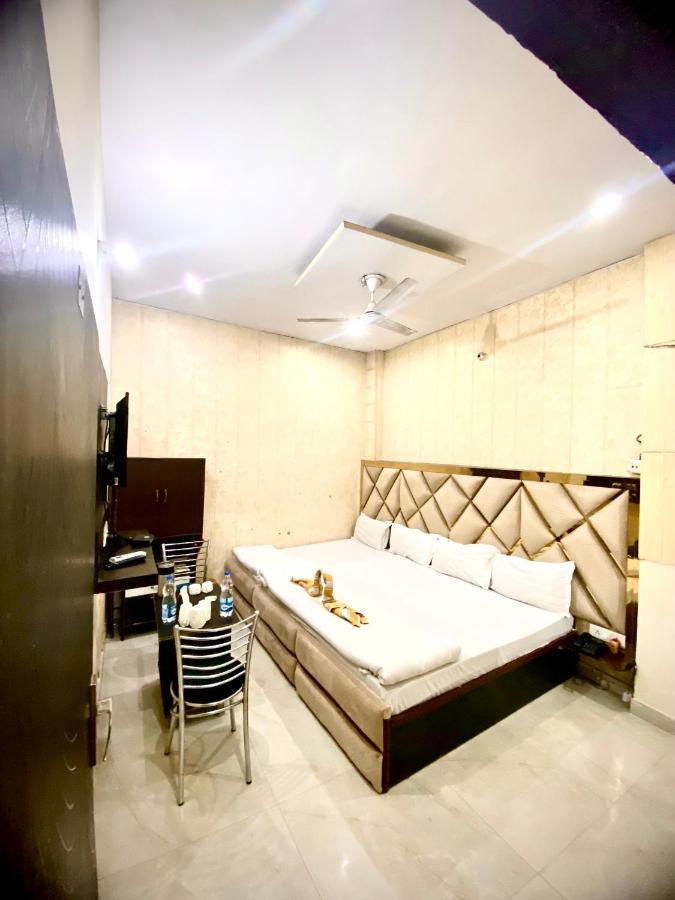 Swaran Hotel Amritsar Esterno foto