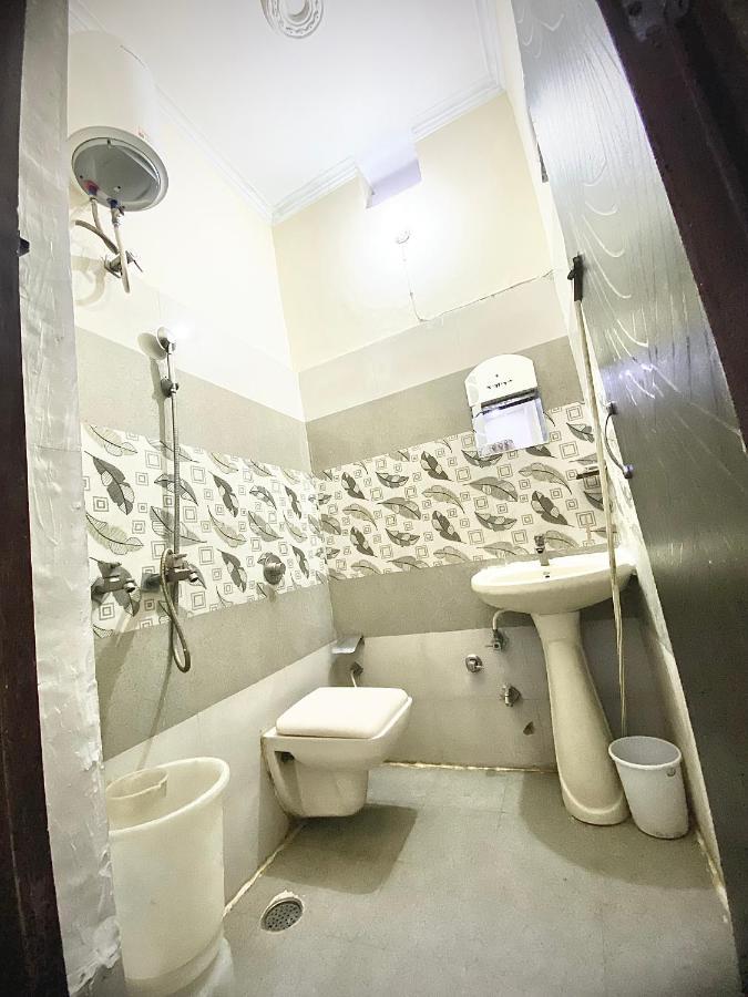 Swaran Hotel Amritsar Esterno foto