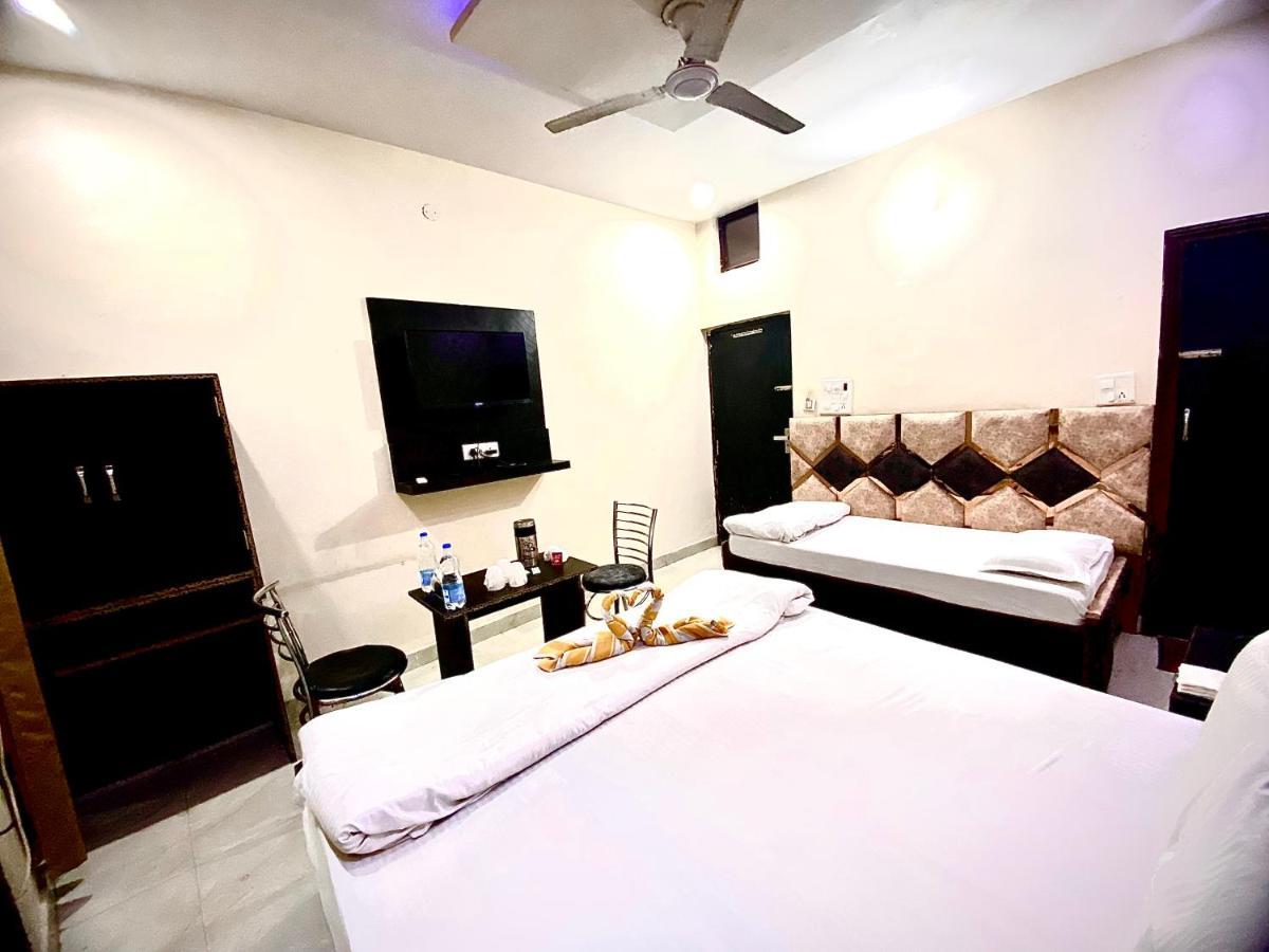 Swaran Hotel Amritsar Esterno foto