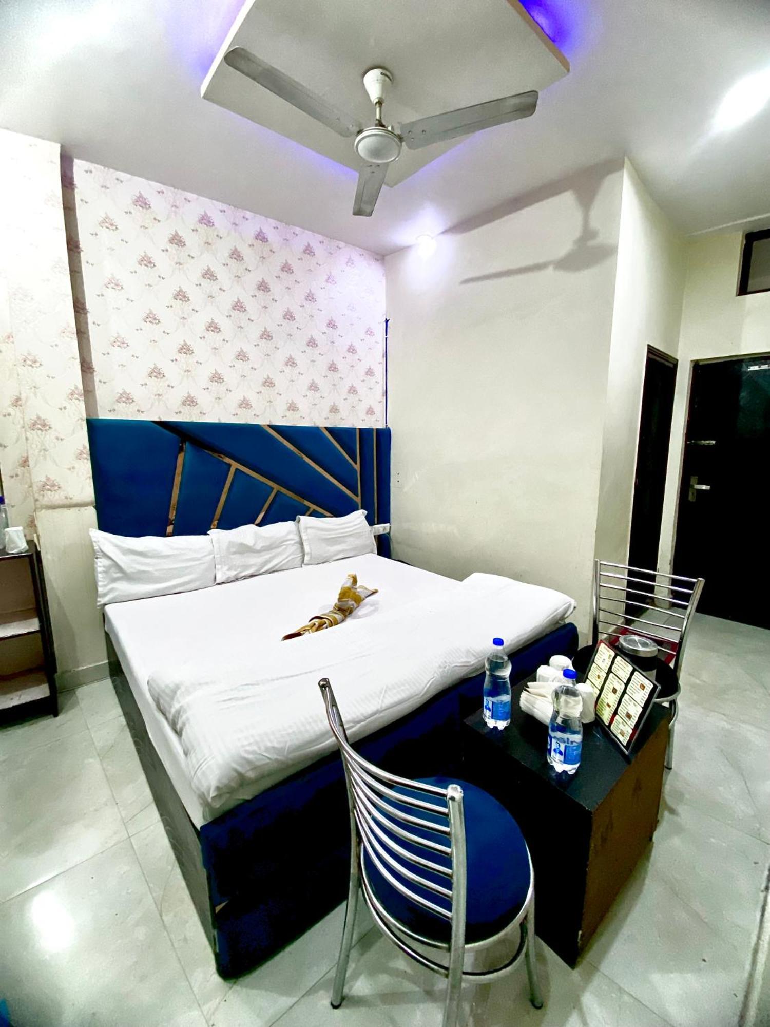 Swaran Hotel Amritsar Esterno foto
